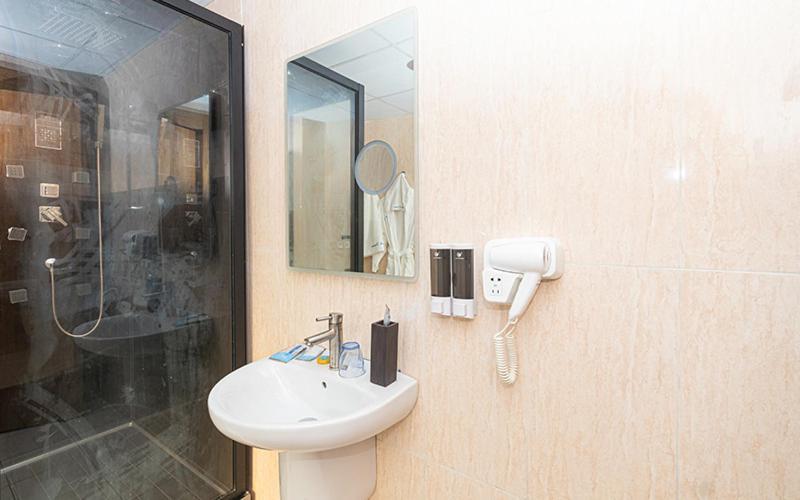 Hotel Le Figaro Douala Extérieur photo