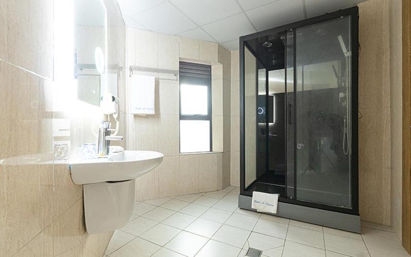 Hotel Le Figaro Douala Extérieur photo