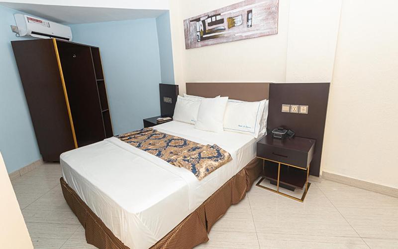 Hotel Le Figaro Douala Extérieur photo