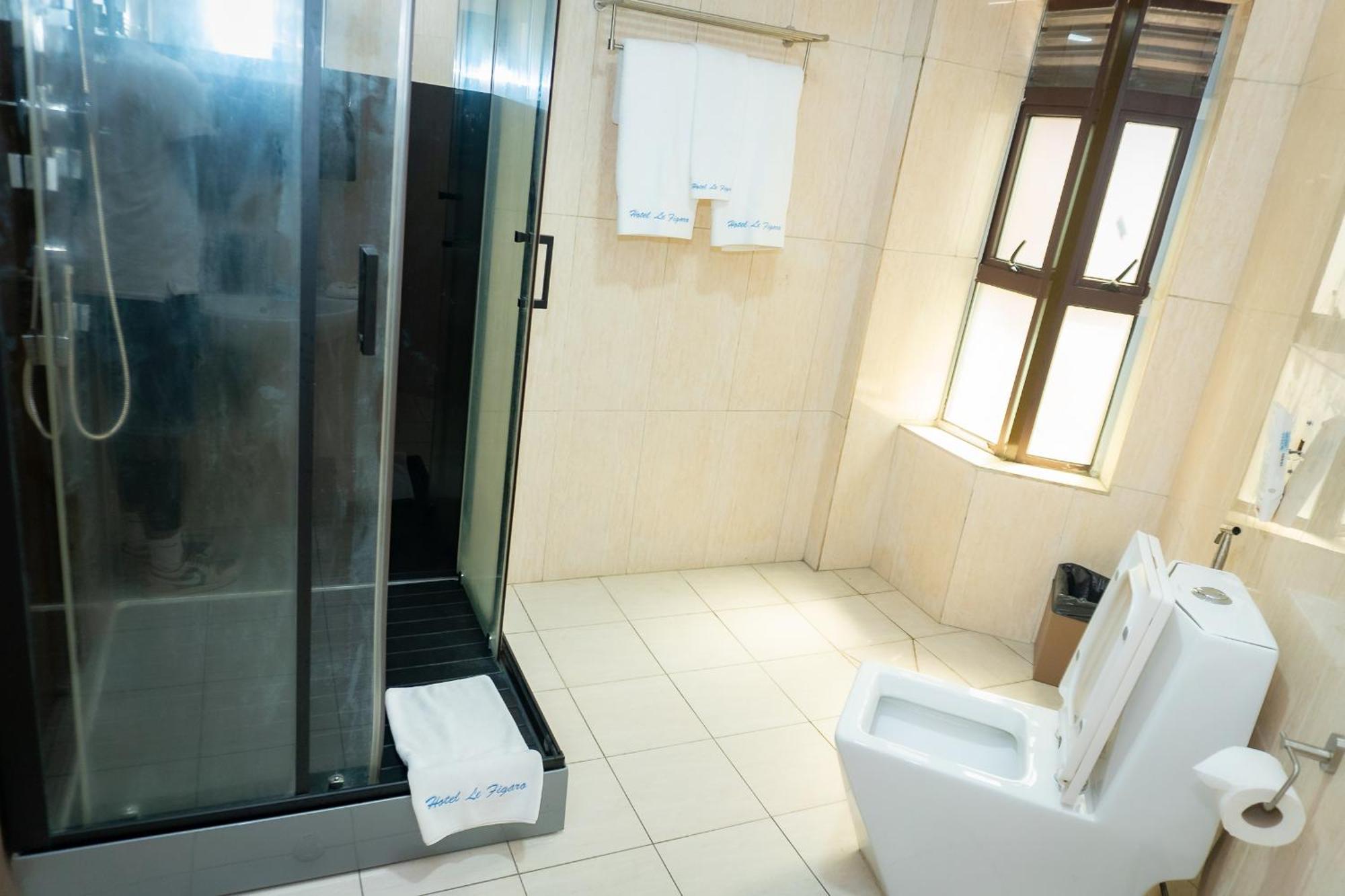 Hotel Le Figaro Douala Extérieur photo