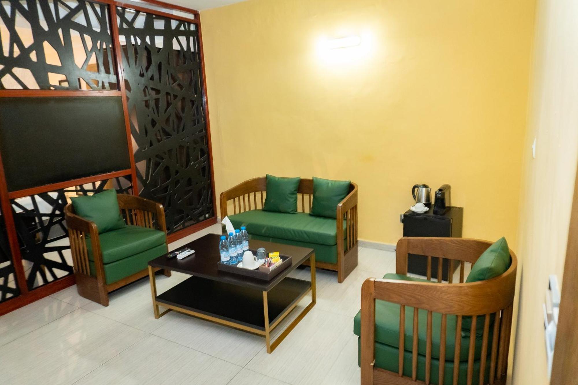 Hotel Le Figaro Douala Extérieur photo
