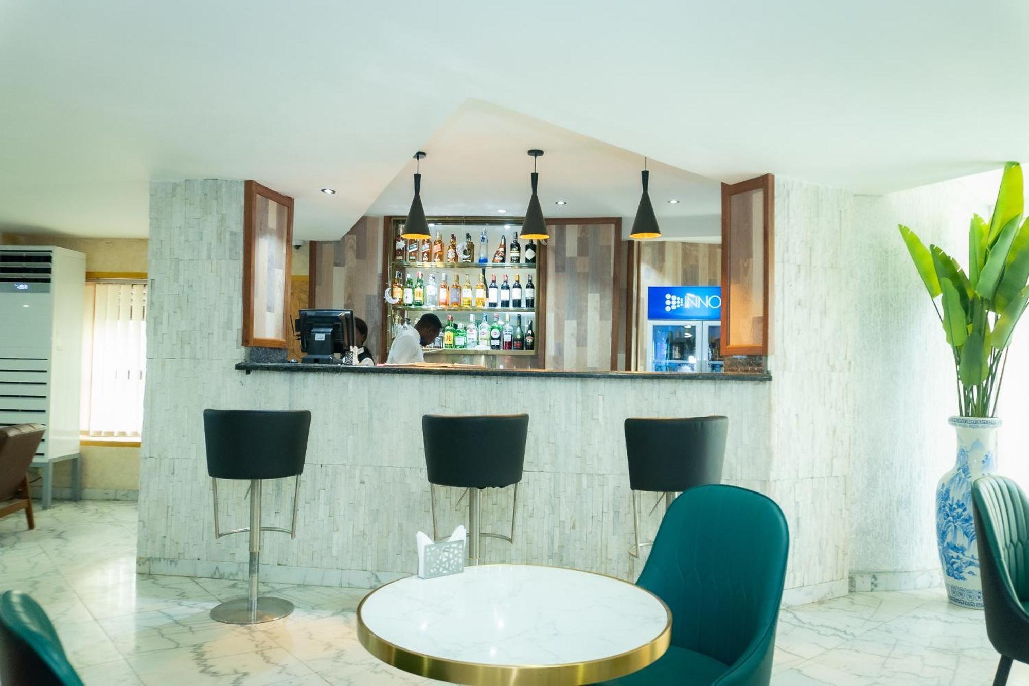 Hotel Le Figaro Douala Extérieur photo
