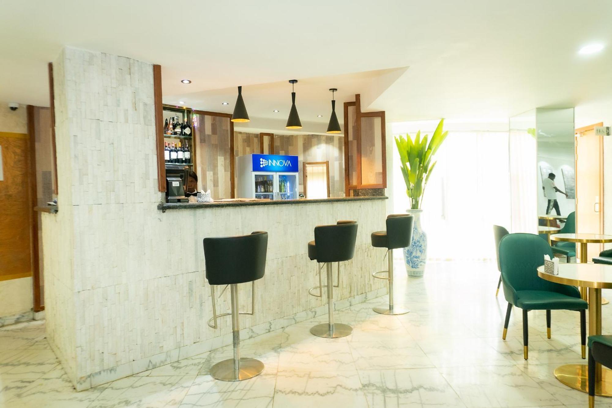 Hotel Le Figaro Douala Extérieur photo