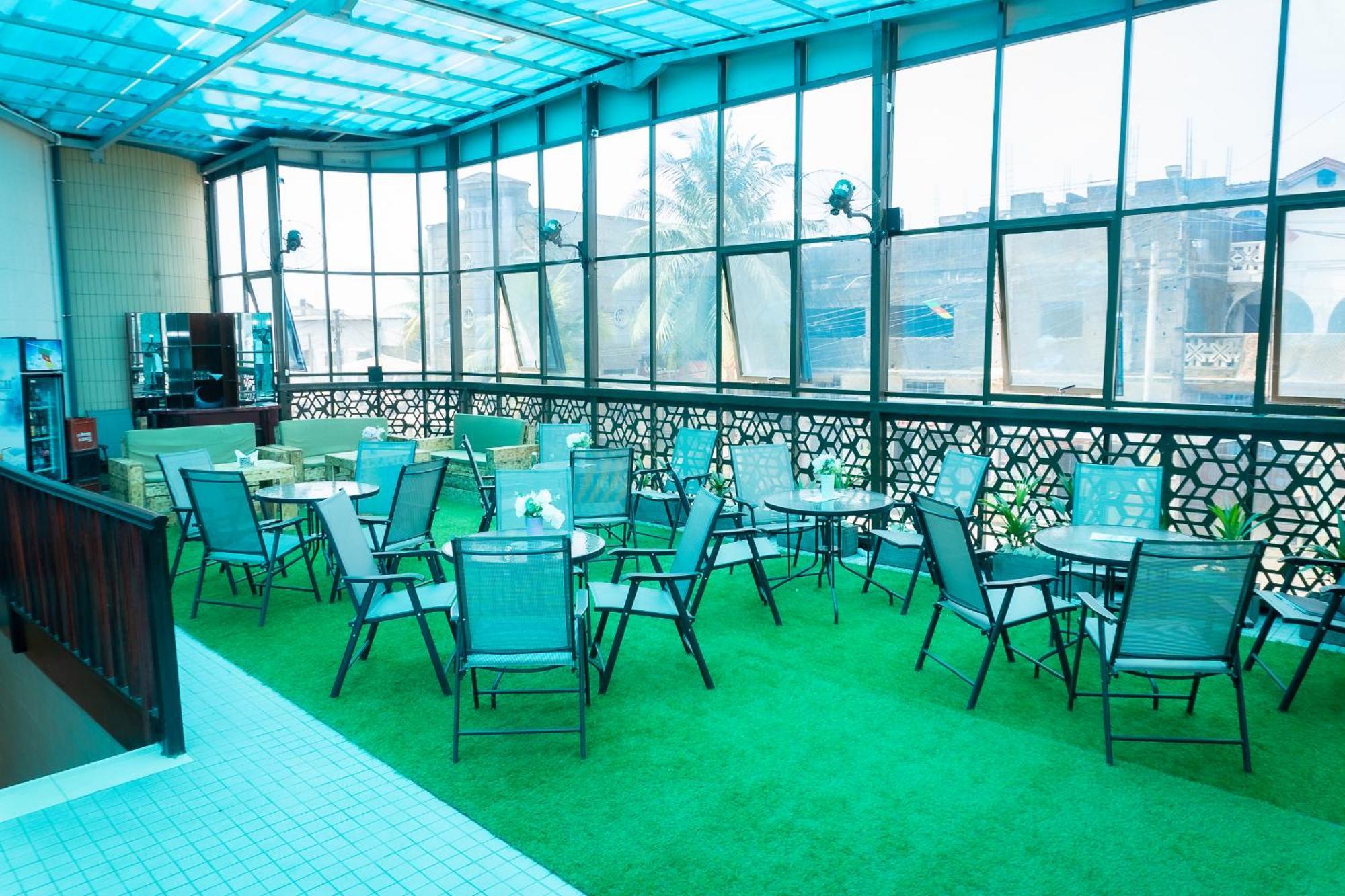 Hotel Le Figaro Douala Extérieur photo